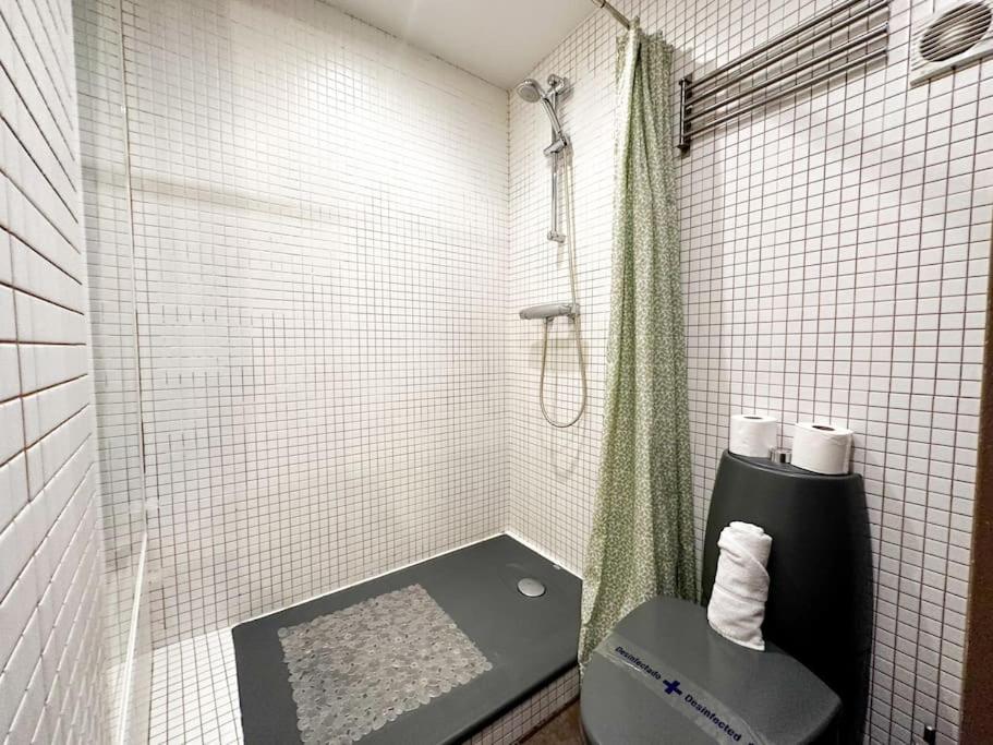 Urbano Y Refrescante Estudio En Sotano Apartamento