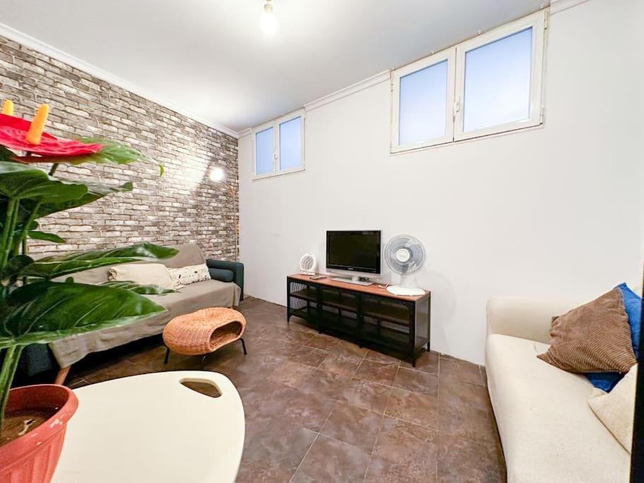 Urbano Y Refrescante Estudio En Sotano Appartement