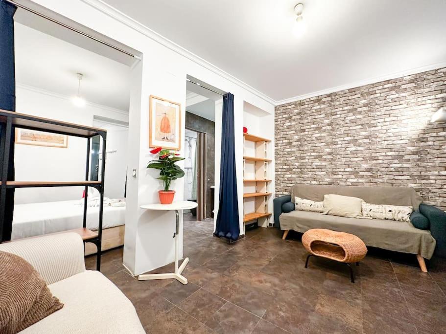 Urbano Y Refrescante Estudio En Sotano Appartement Madrid